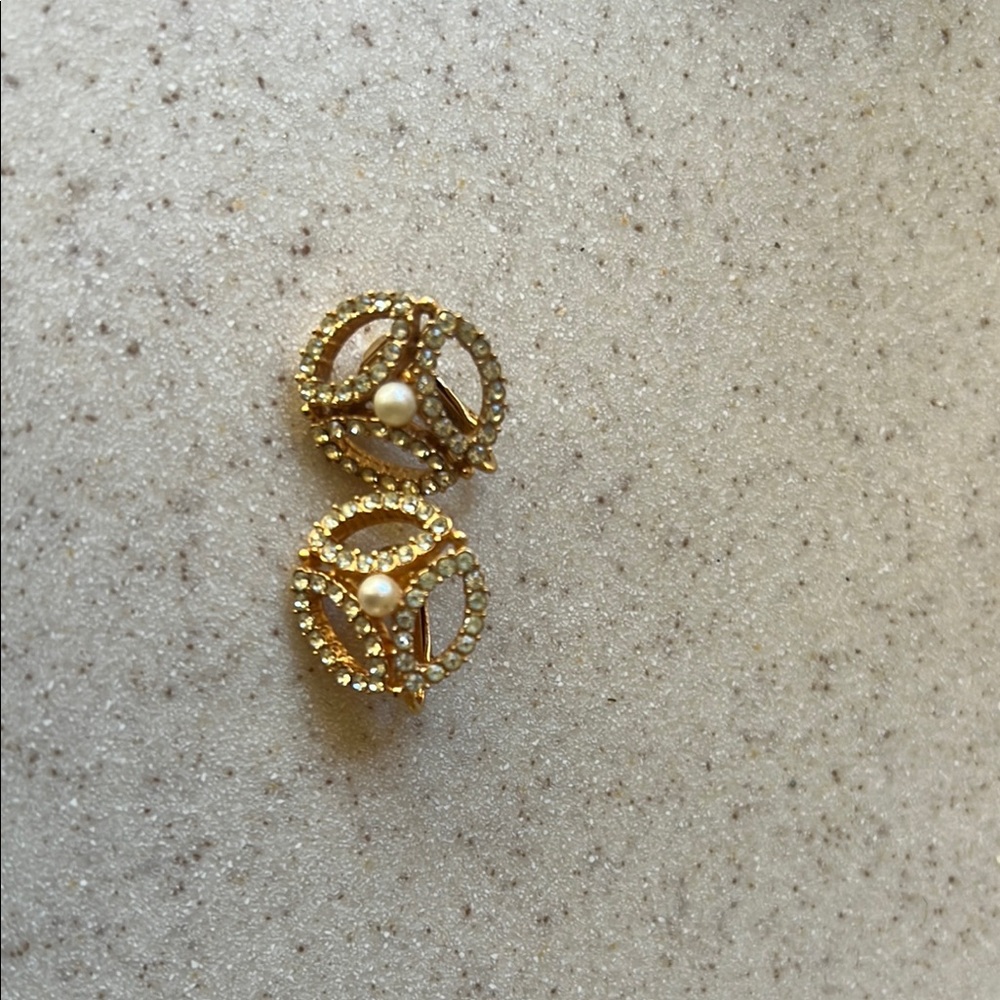 Vintage clip earrings very unusual